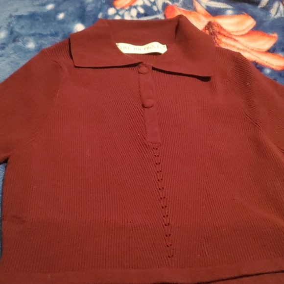 Collard Crop Top - Picture 3 of 6